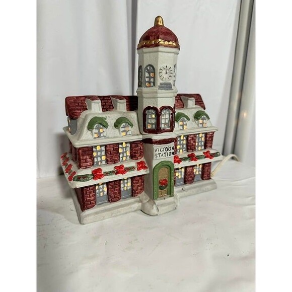 RARE Lemax Victoria Station Lighted Christmas Holiday Village House Decor - Picture 9 of 10